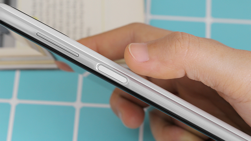 Galaxy M51 được trang bị mặt kính cong 2.5D